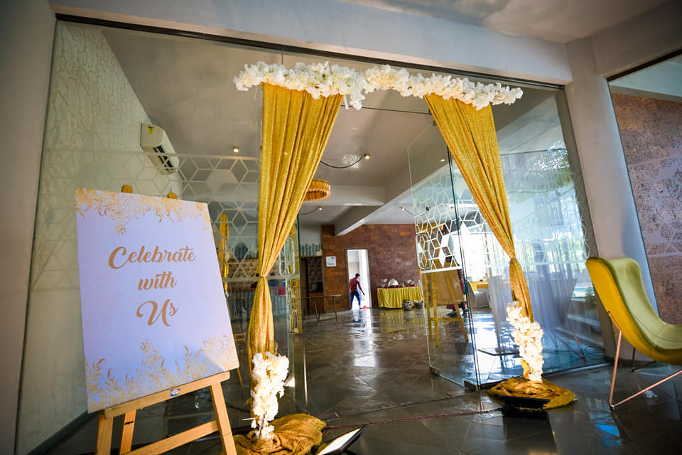 LuxeGlow Anniversary Decor