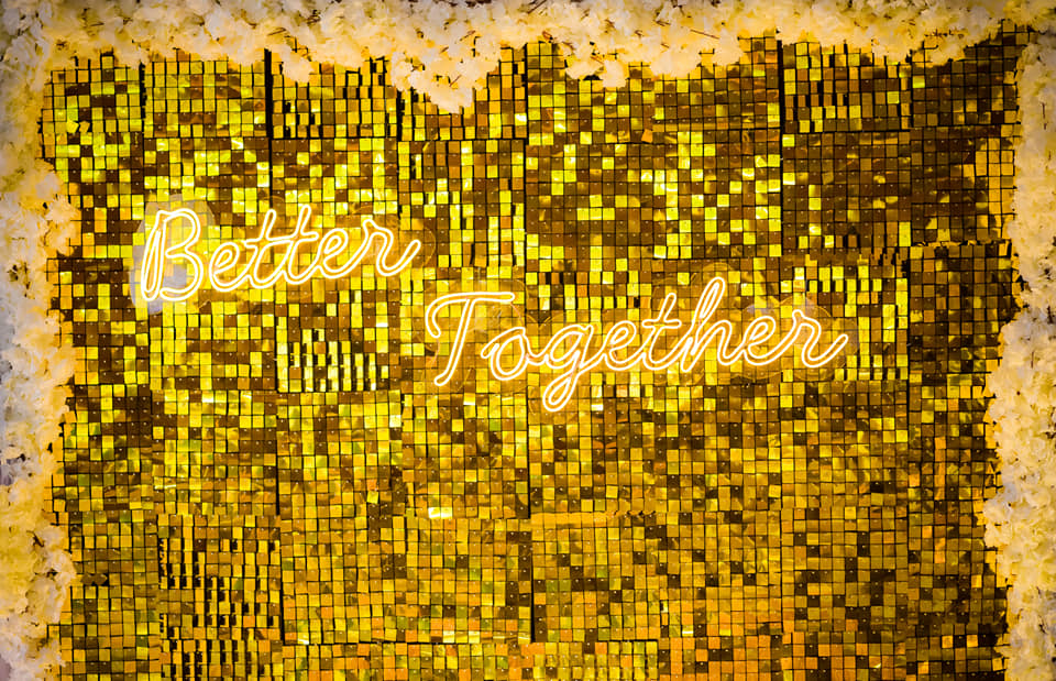 LuxeGlow Anniversary Decor