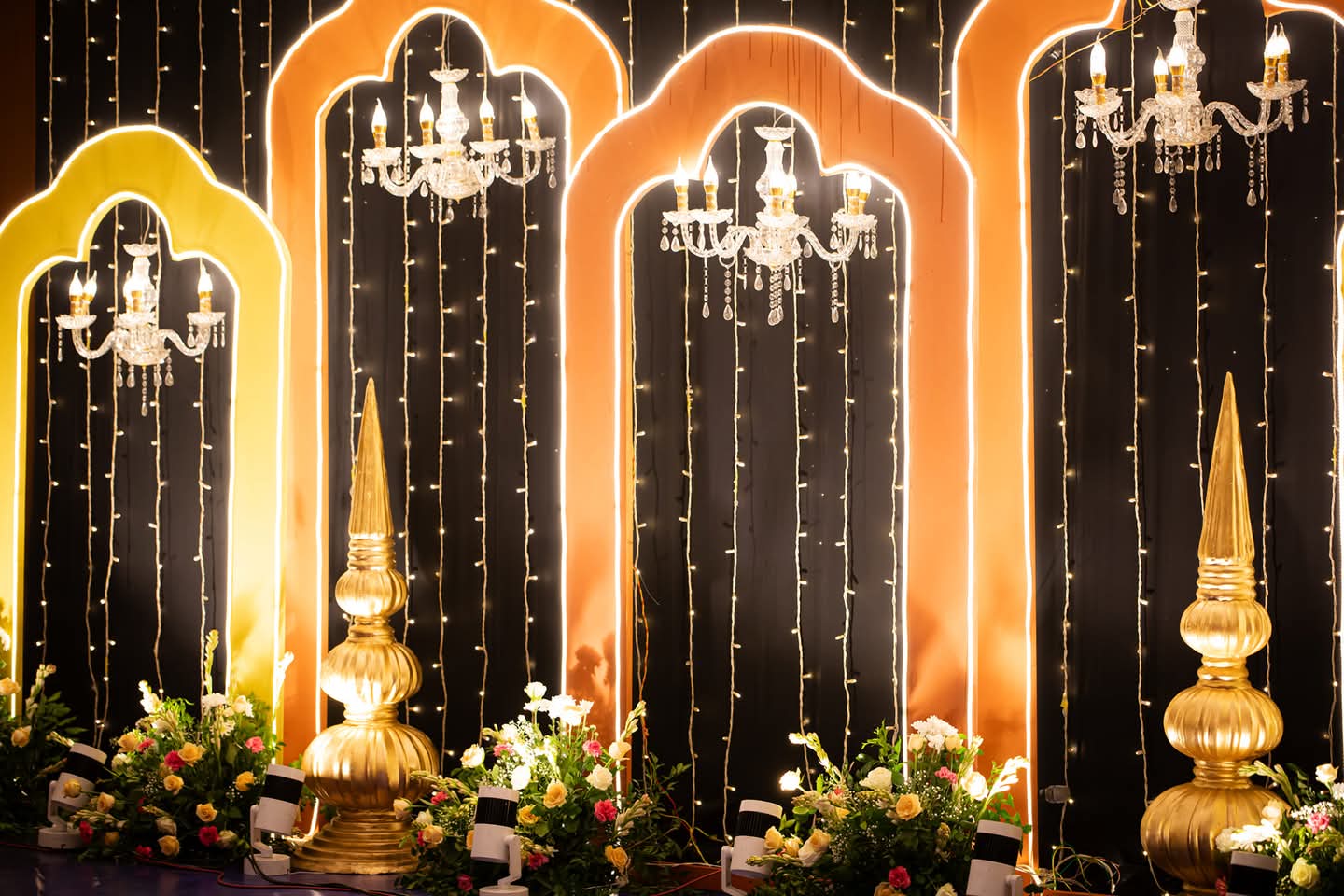Golden Grandeur Anniversary Decor