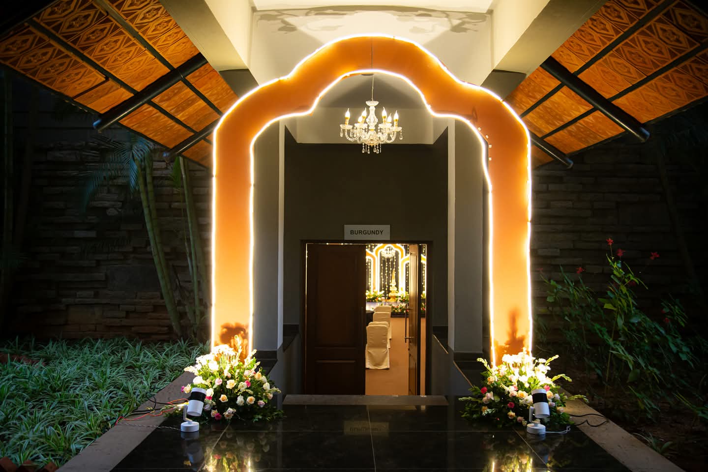 Golden Grandeur Anniversary Decor