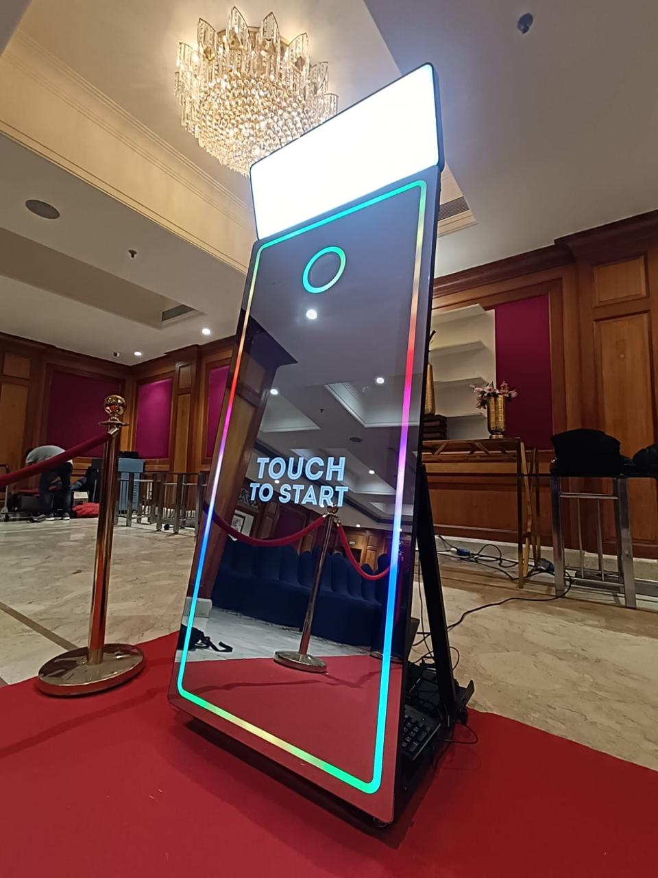 Magic Mirror Photo Booth - Woogle