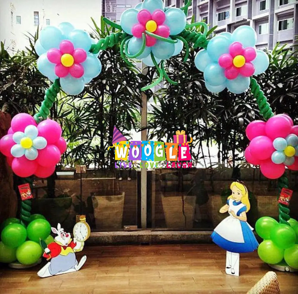 Alice in Wonderland Party Theme - Woogle